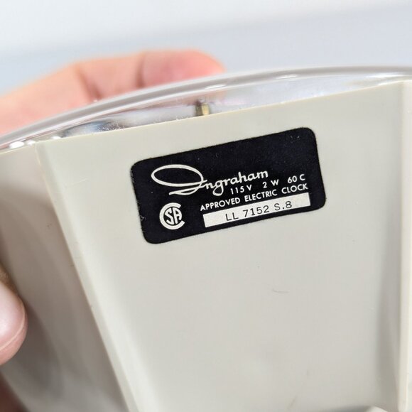 Vintage 1950s Triangular Ingraham electric alarm clock (wired) White pearl face - Picture 10 of 12